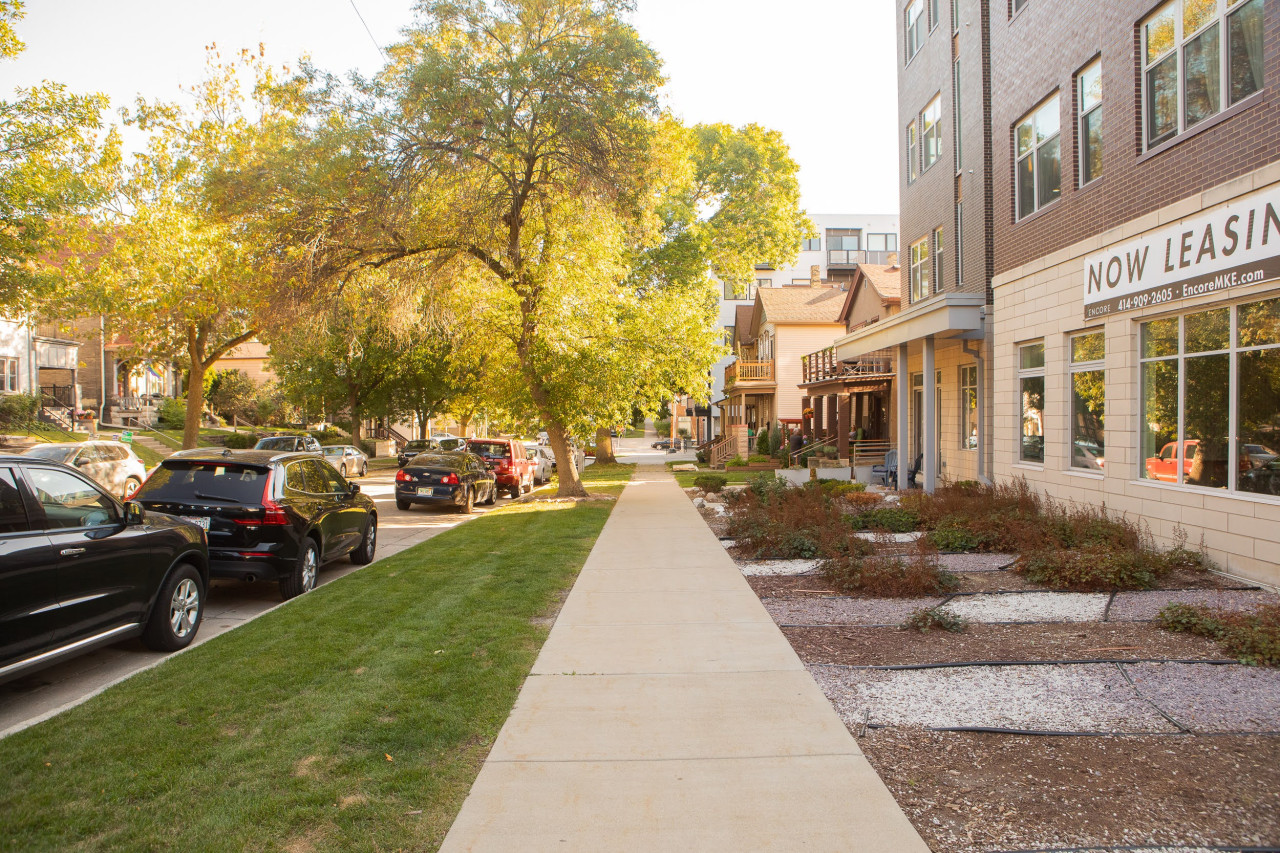 East Side 1BR EC1 - Brady+Fiserv+Balcony