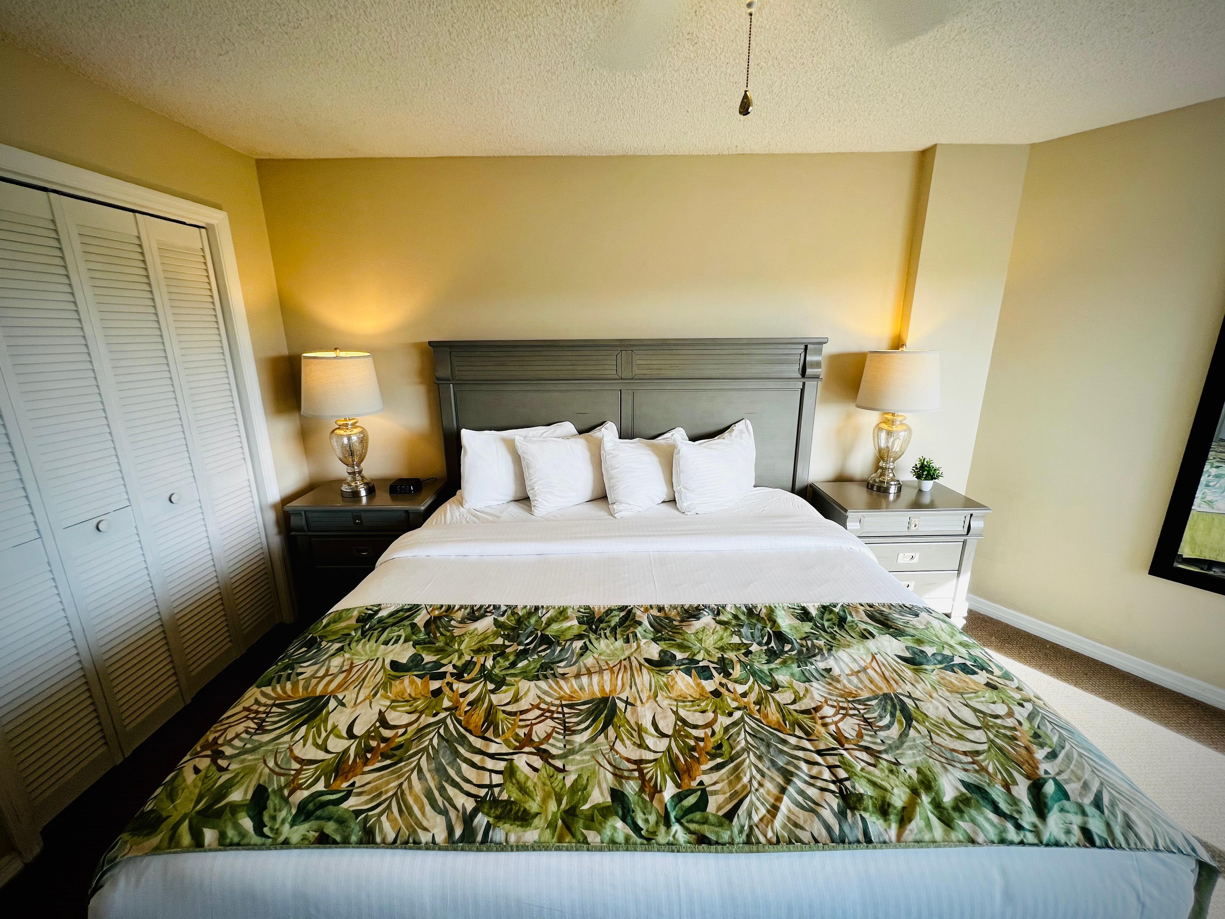 Couples' Getaway 2BR w/ Ocean View, Pool & Beach