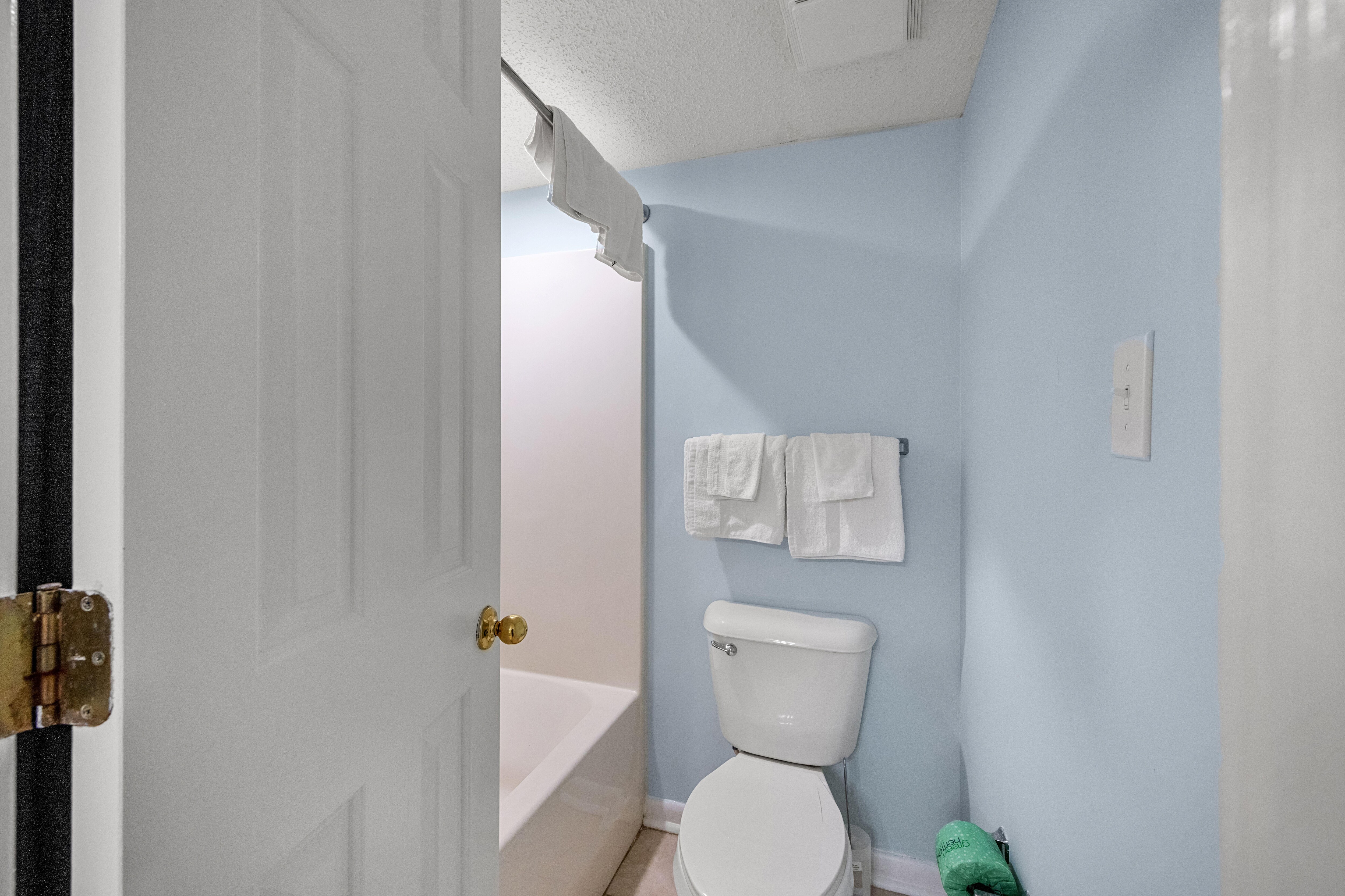 2nd Bathroom (shared by bedrooms 2 & 3) 2nd Bathroom (shared by bedrooms 2 & 3)