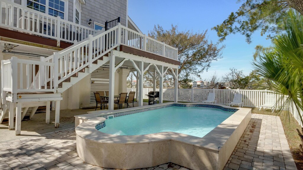 Pool, Back Patio & BBQ Area 