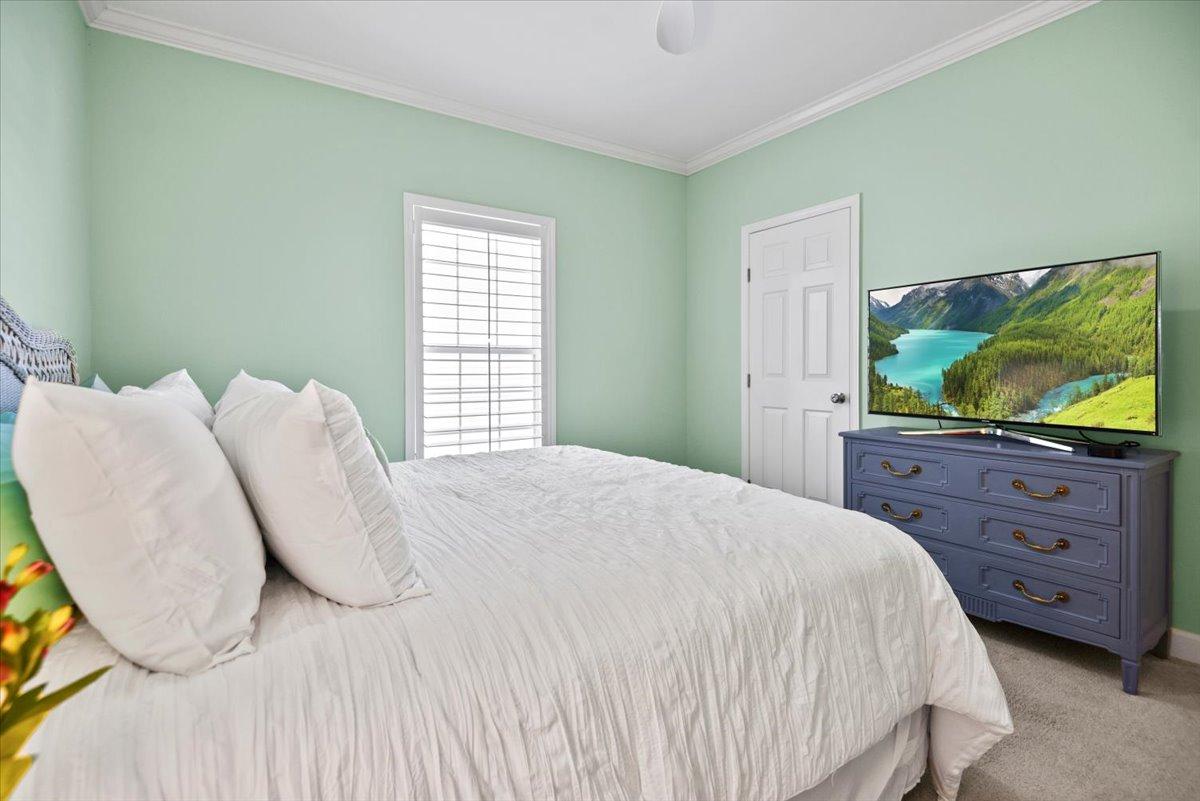 3rd bedroom w/1 king