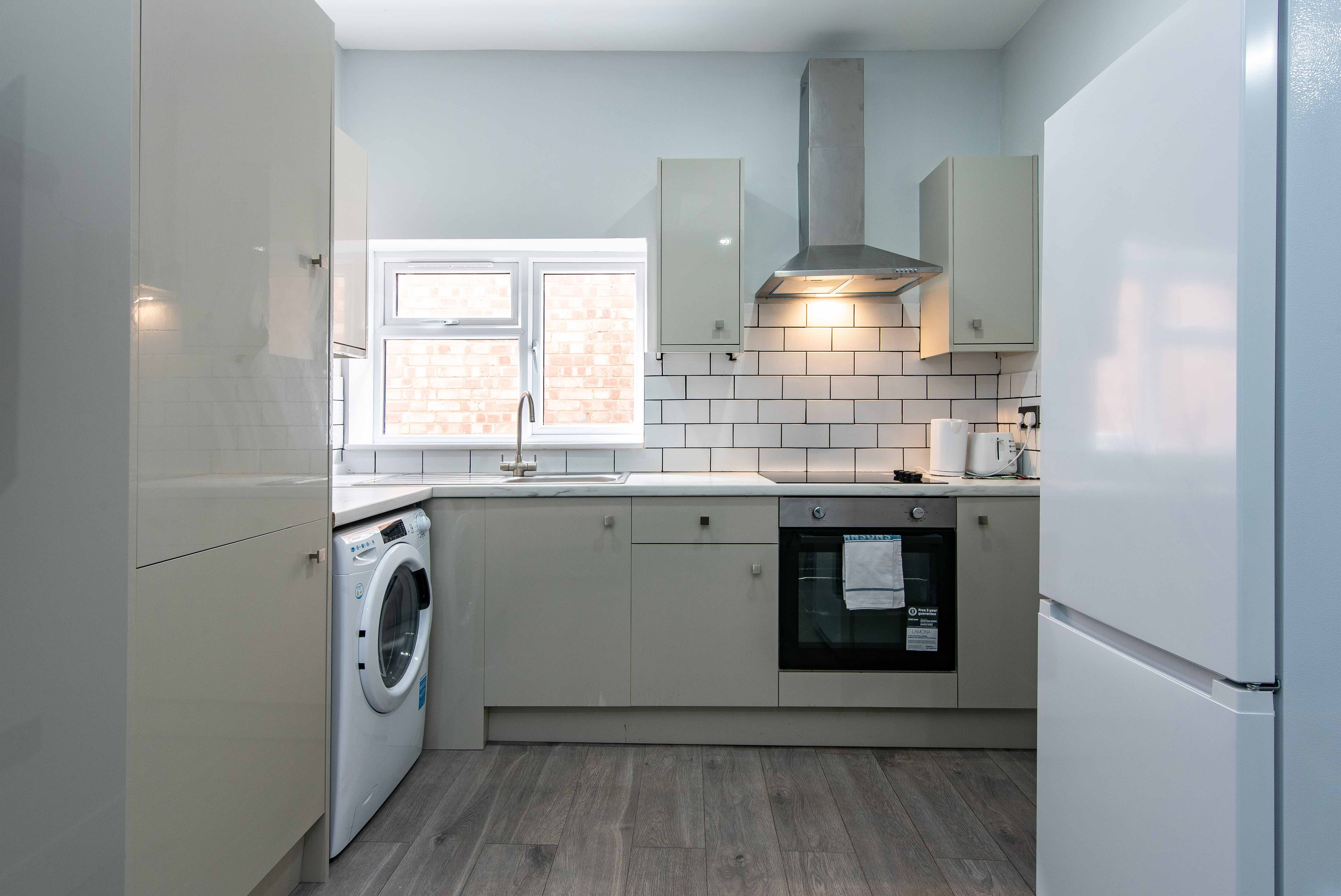 Stylish Town Centre Flat - Comfy, Modern & Convenient