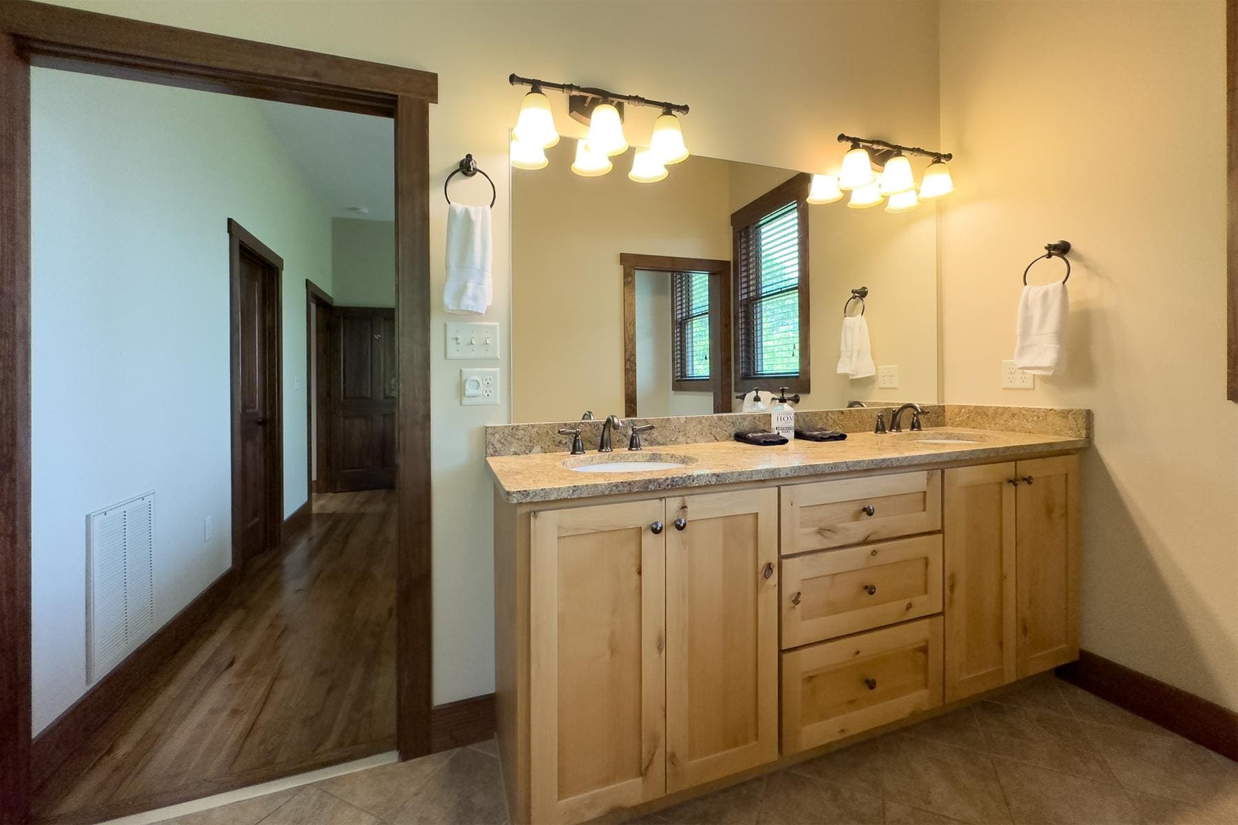 Oak Cottage in Sutton Knob