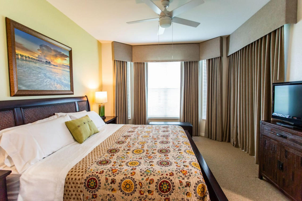 Messina Vacation Rental at Lely Resort. Spacious 3-BR, 2-Bath Condo with Lake Views and Handicap Accessibility. Enjoy Community Pool, Hot Tub, and Proximity to Naples Beaches and Dining!