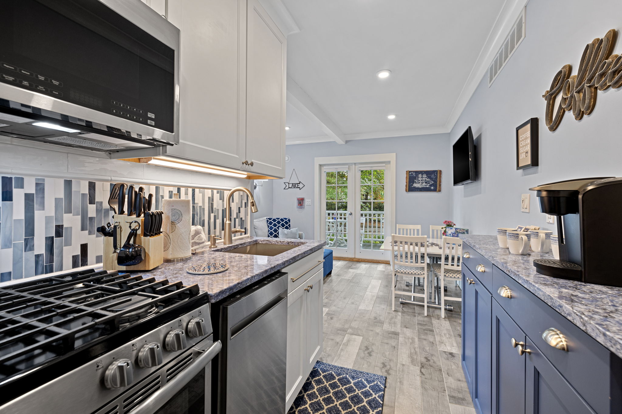 Where good mornings start with coffee and the coziest kitchen views.