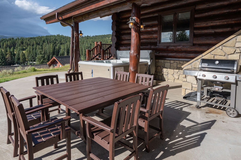 Red Feather Lodge - Deck 1