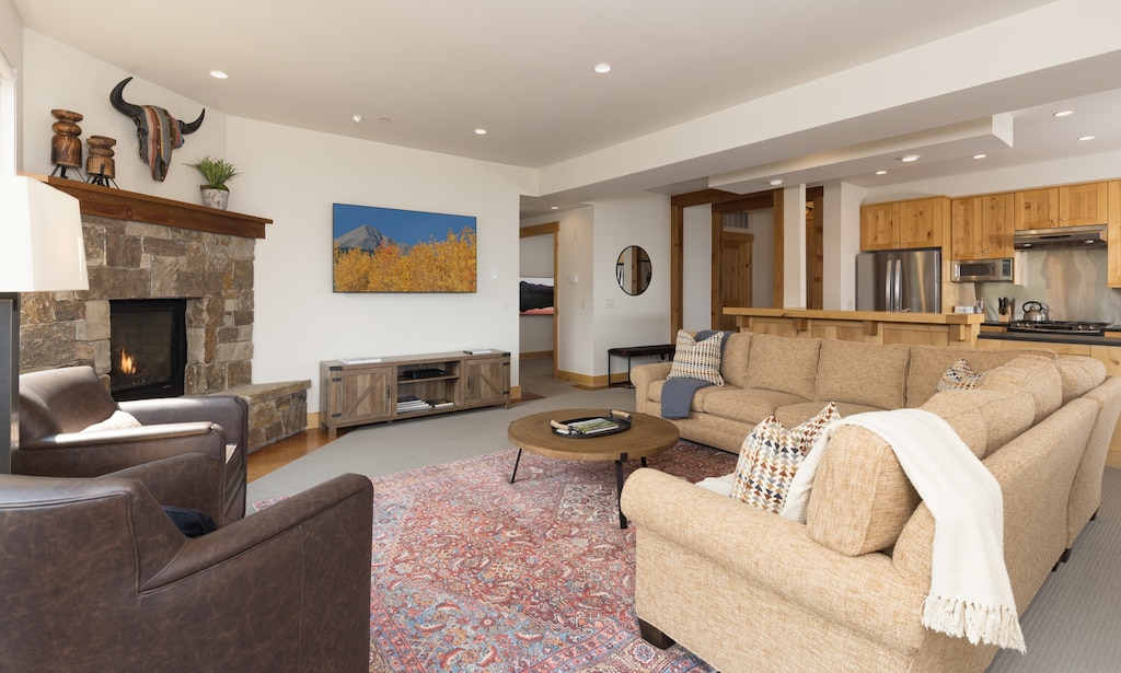 137 Beaverhead 301 living4