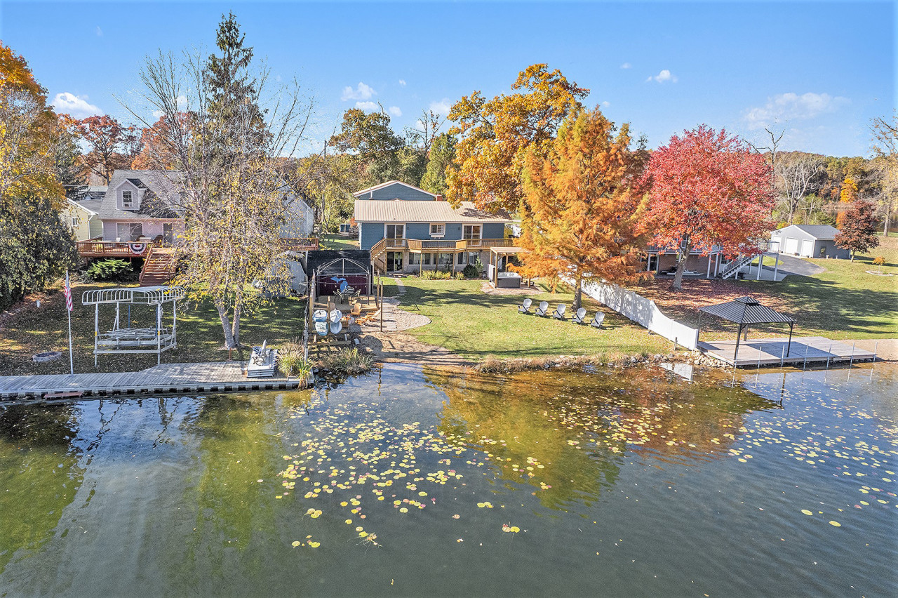 Property Image 2 - Lakefront, Hot Tub, Game Room Sapphire Shores