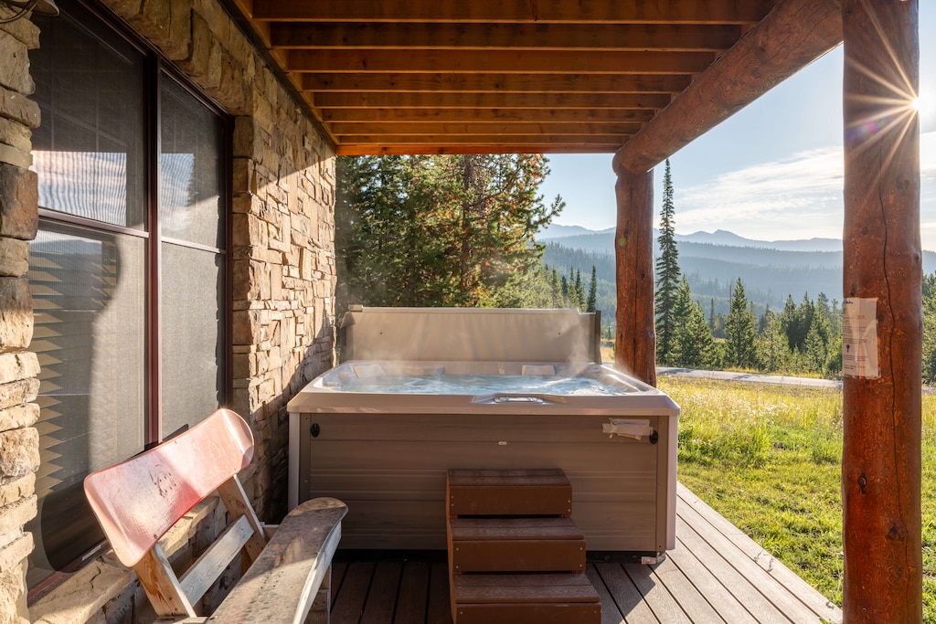 PRC Little Shadow 7 - Hot Tub 2