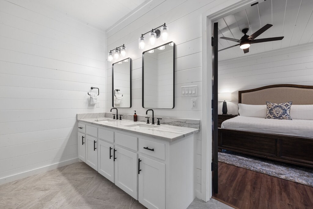 King bed ensuite bath downstairs