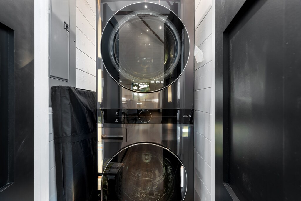 Full size washer/dryer downstairs