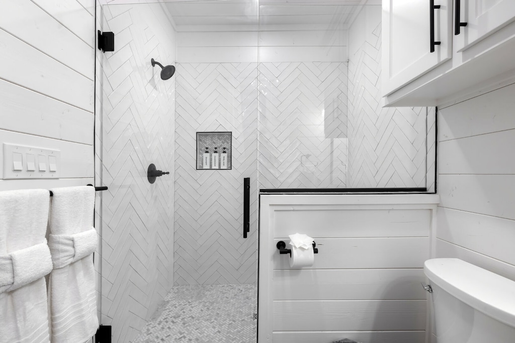 Full size stand up shower