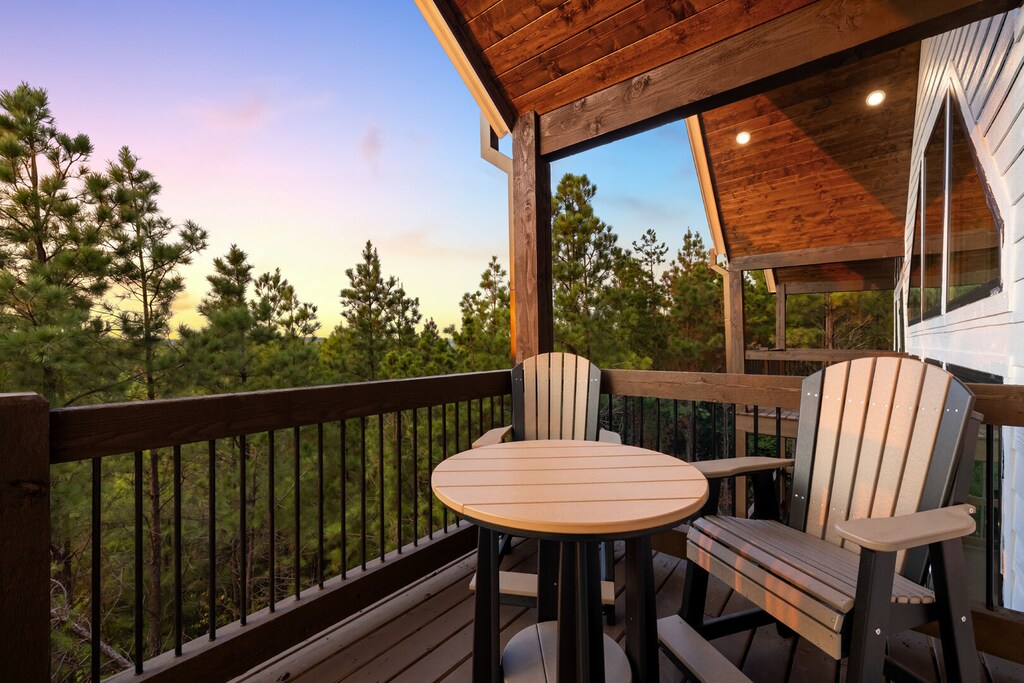 Access to outdoor upstairs deck