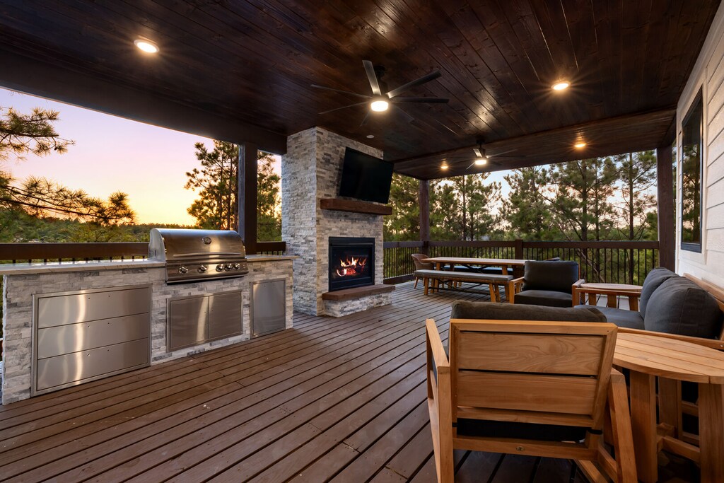 Outdoor deck