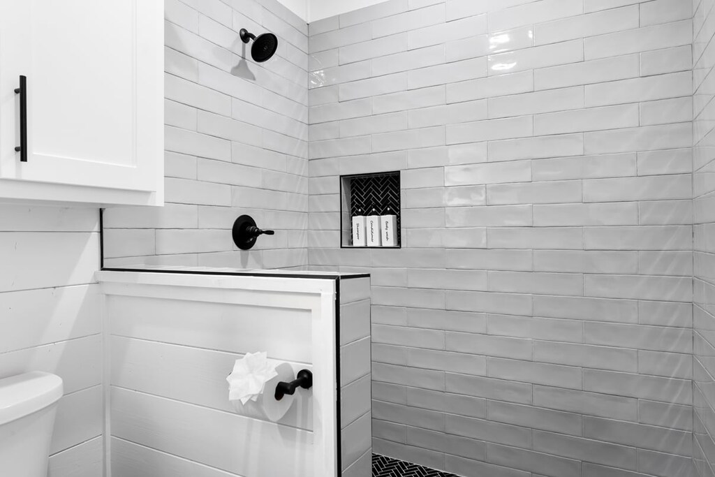 Full size stand up shower