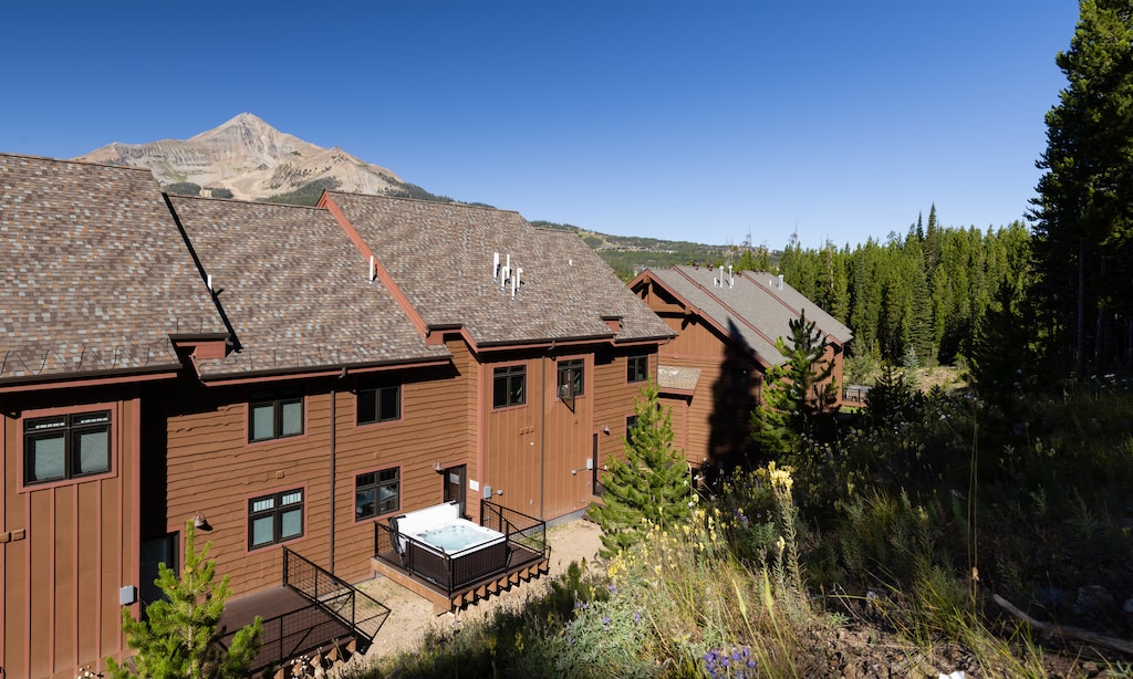 Alpenglow 23B summer exterior2