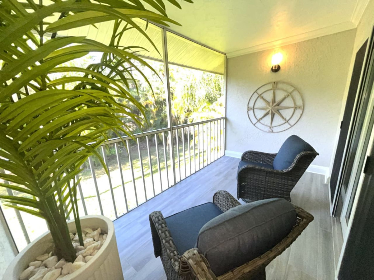 Vencia Vacation Rental. Serene Naples Retreat with Preserve Views, 2-Bed, 2-Bath Condo – Sleeps 4, Newly Renovated with Lanai and Acces to Heated Pool, Tennis Courts, BBQ Area & Other Attractions!