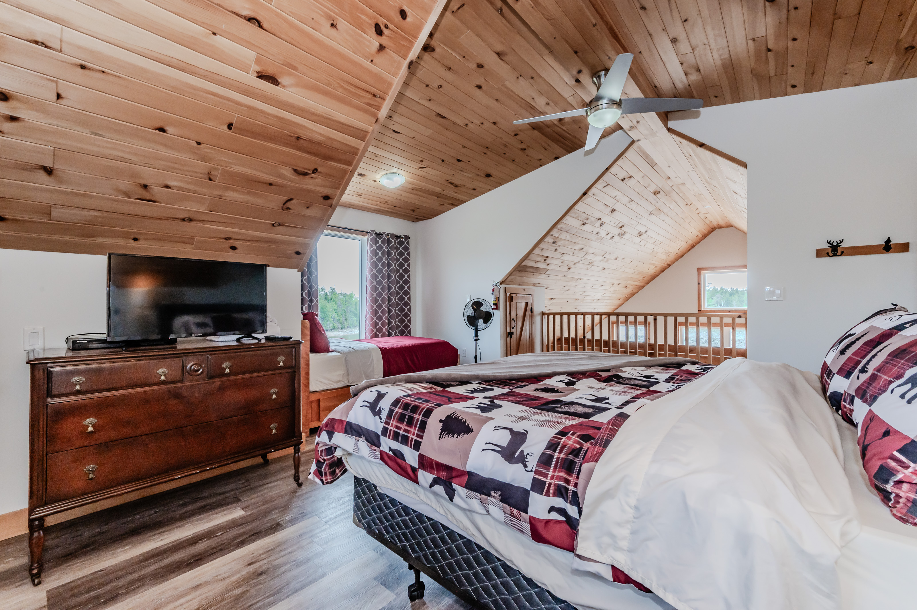 Elysium - Perfect Waterfront for the Holidays 