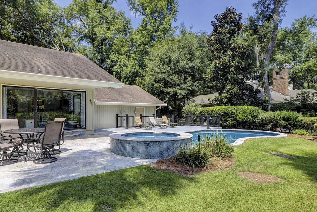 Rum Row 29 Exterior & Pool