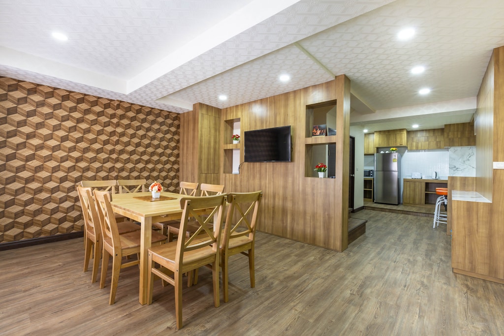 House 21 - Dining Area