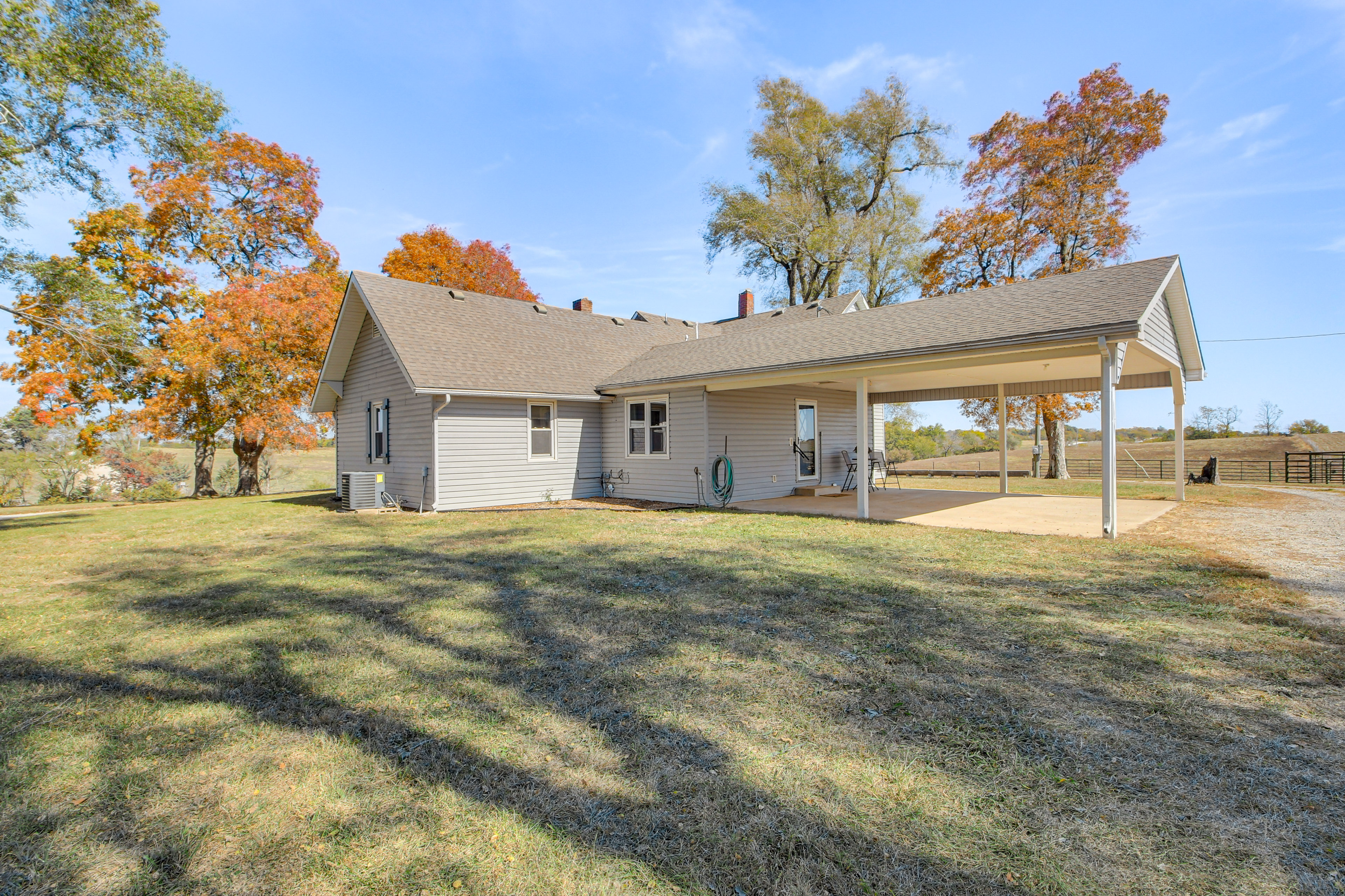 15 Mi to La Cygne Lake: Peaceful Ranch Home