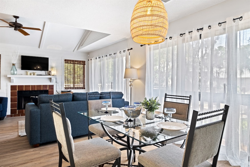 14_Dining area looking toward living room