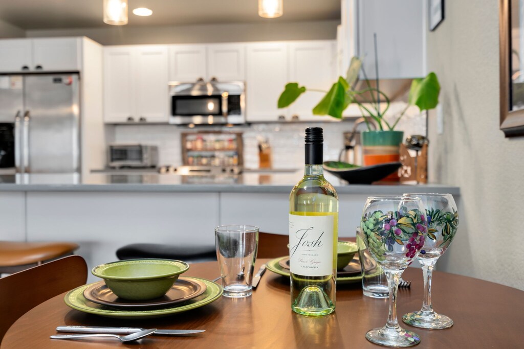 Dining Area | Seating for 2!