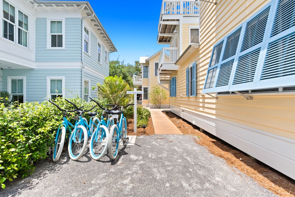 Access to 4 Taxi bikes with your stay