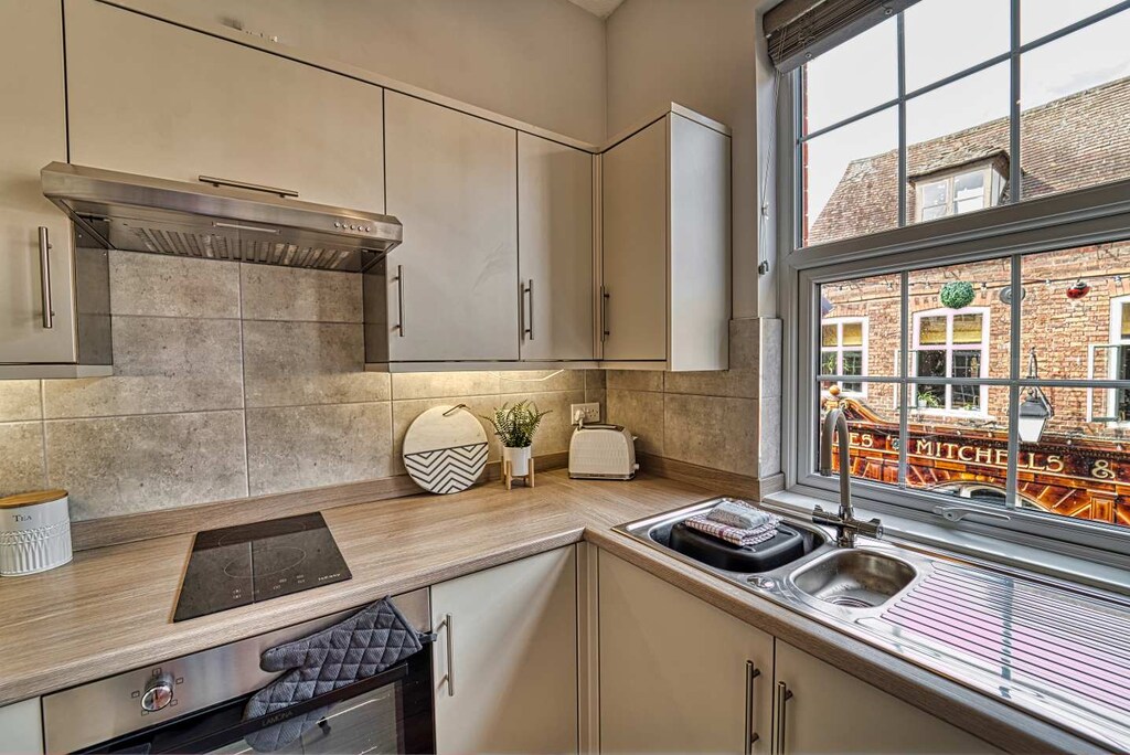 Taylor Apartment, Worcester - Host & Stay