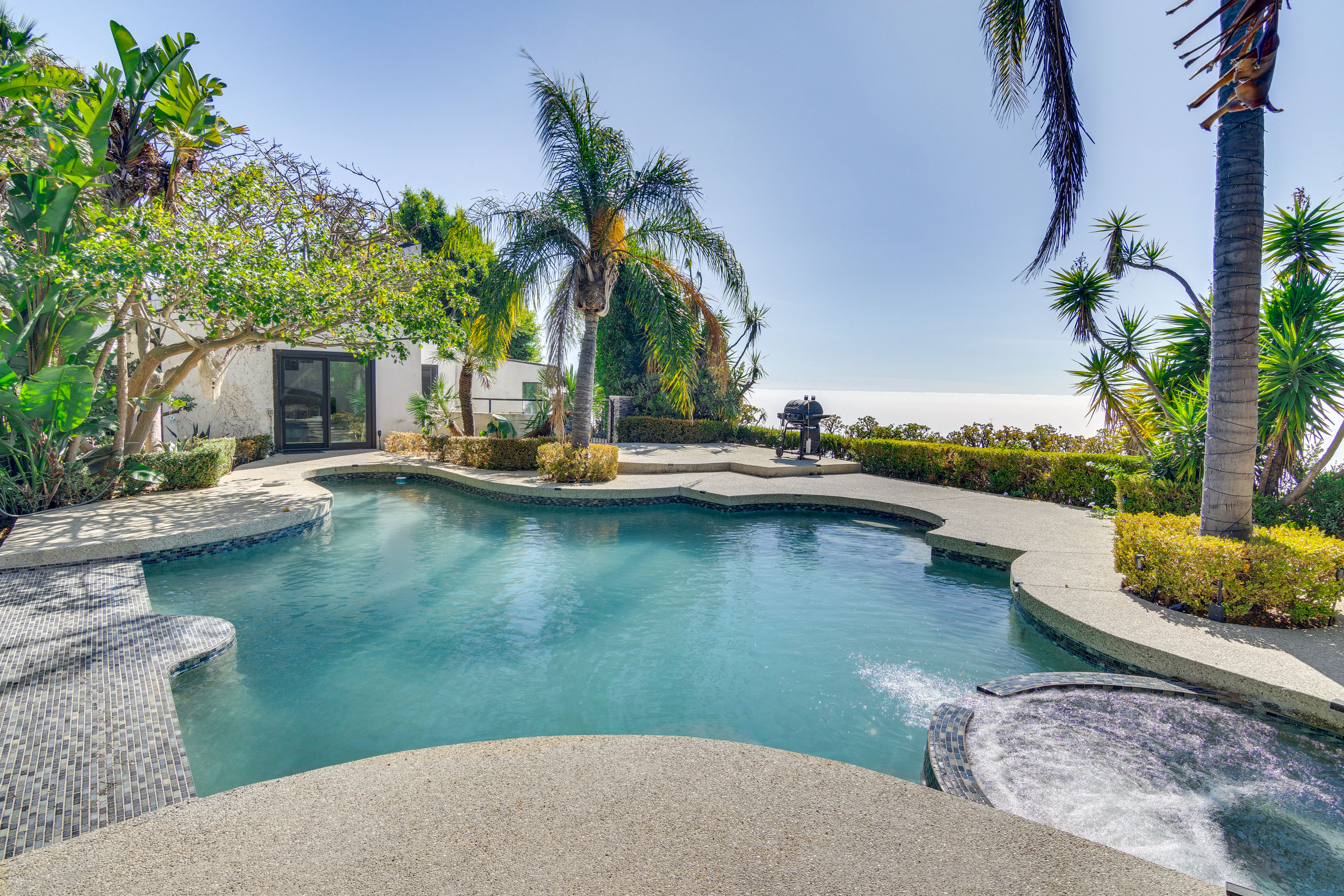 Pool, Spa & Ocean Views - Modern Home in Malibu!