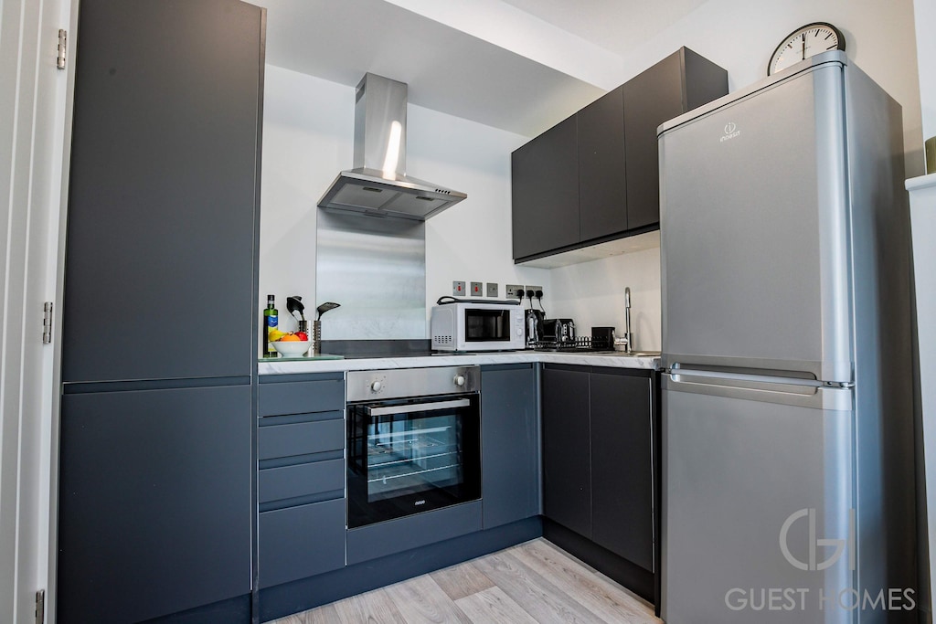 Croydon Road Dwelling, Caterham - Host & Stay