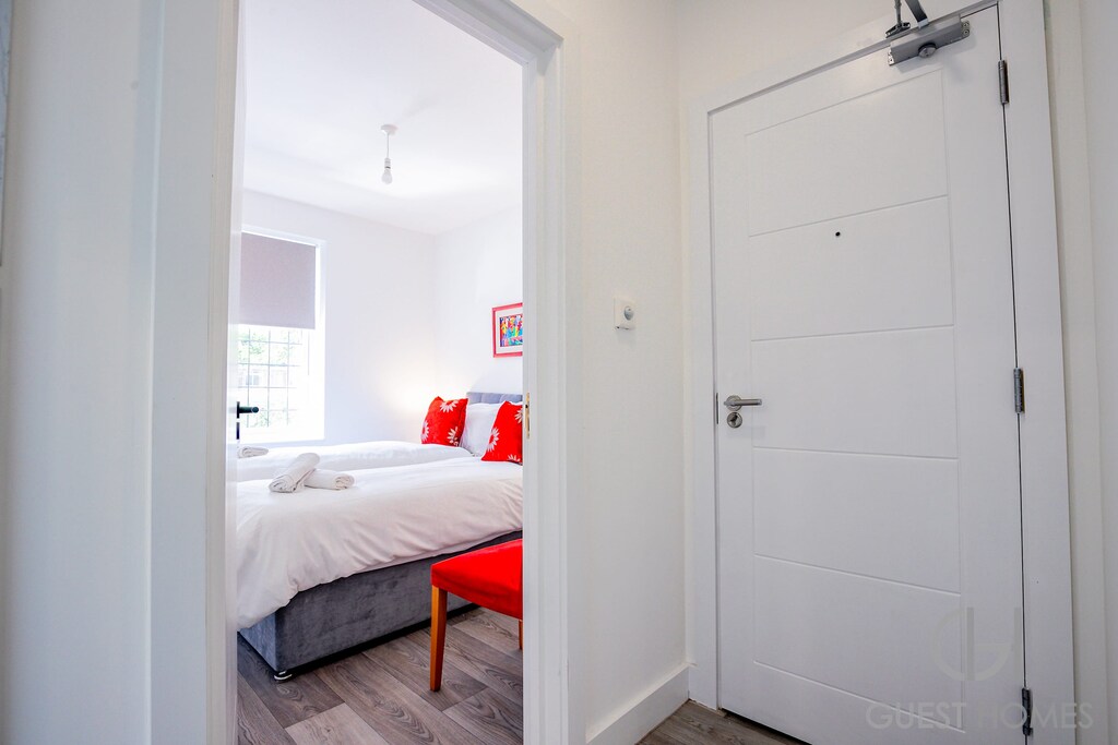 Croydon Road Dwelling, Caterham - Host & Stay