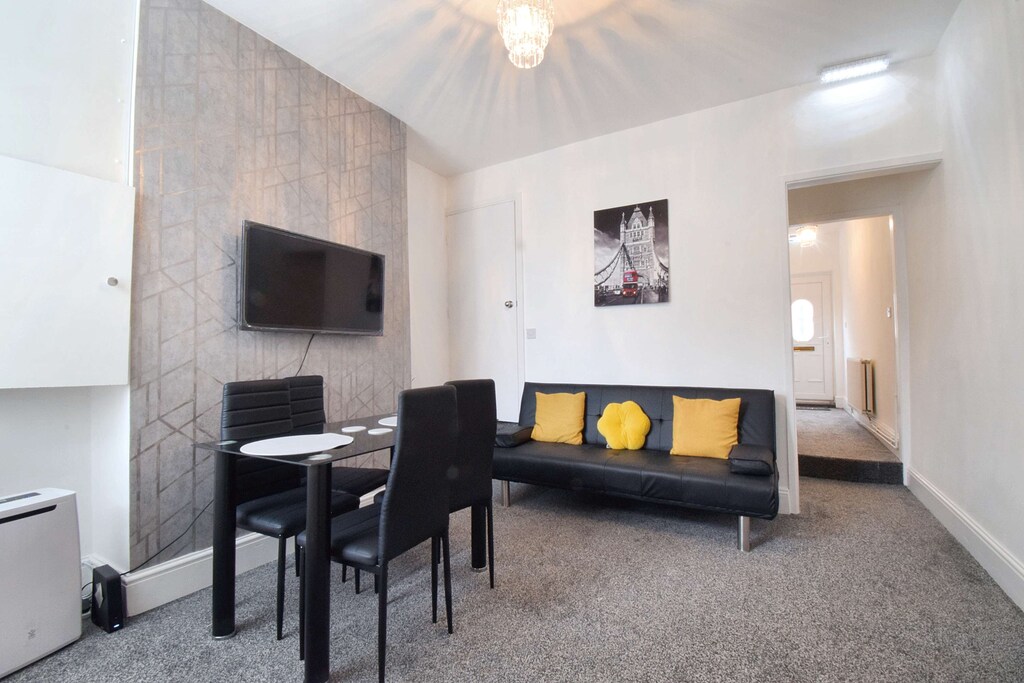 Church Drive, Mansfield - Host & Stay