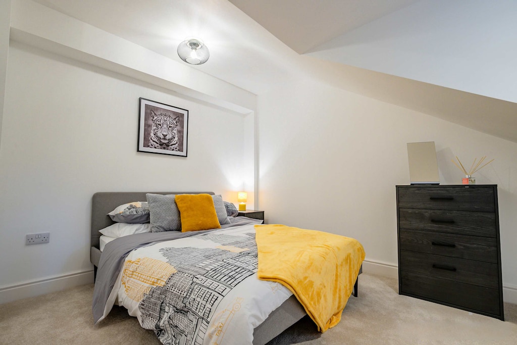 Sedlescombe Apartment, Rugby - Host & Stay