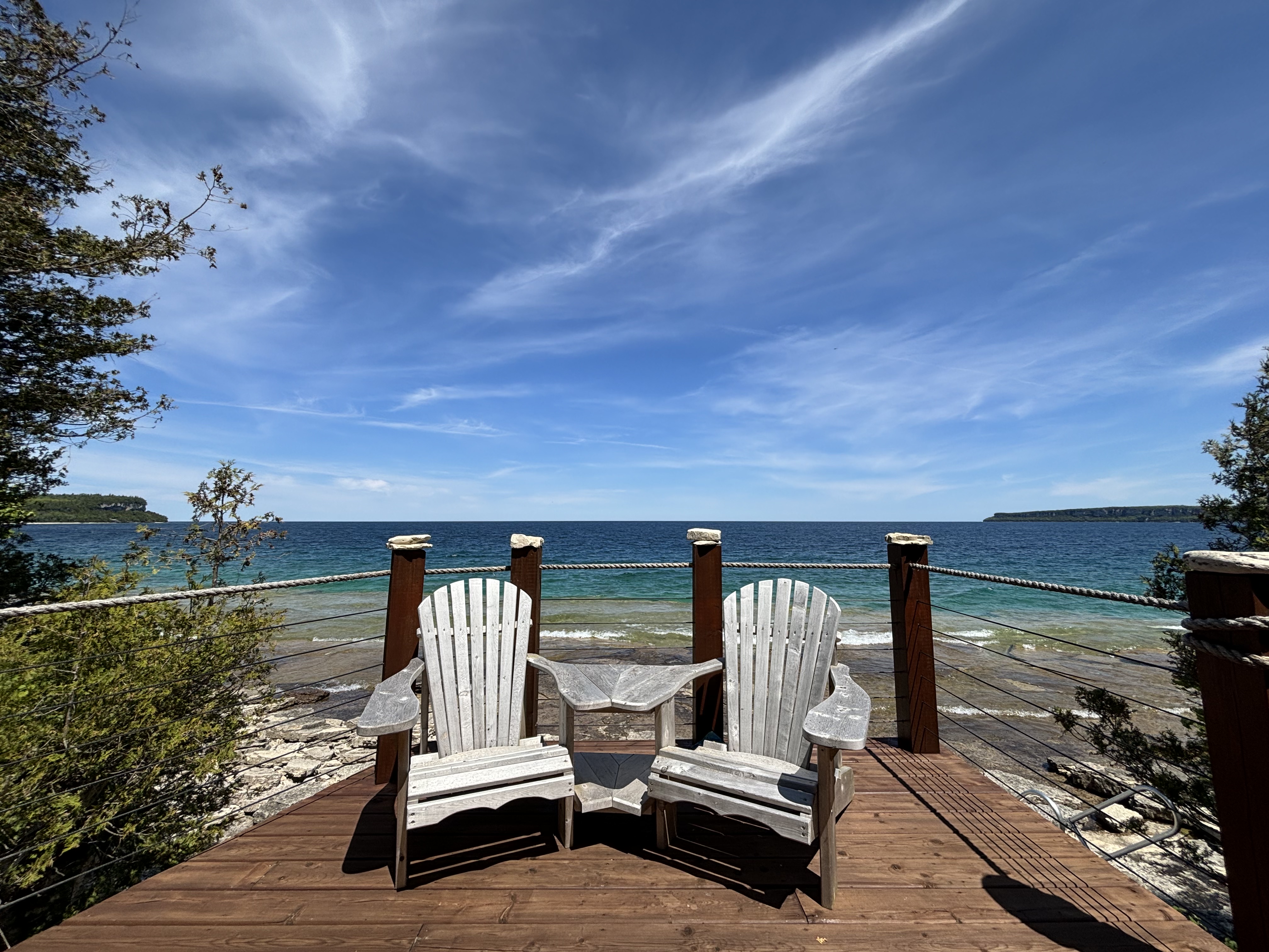 Beeshore Lakehouse: Waterfront Bliss and Comfort