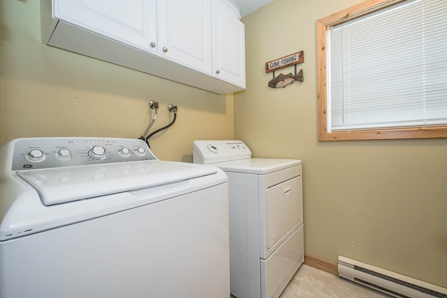 Waterfront w/ sauna, hot tub & boat slip