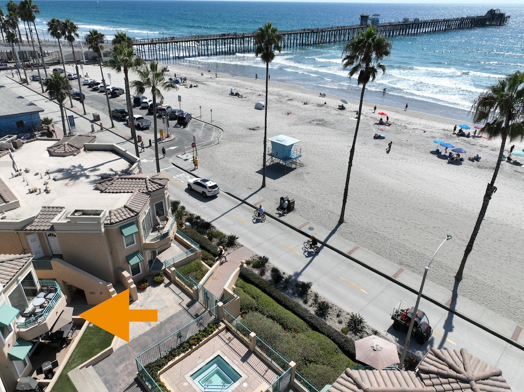 Front row view/location to the beach and ocean