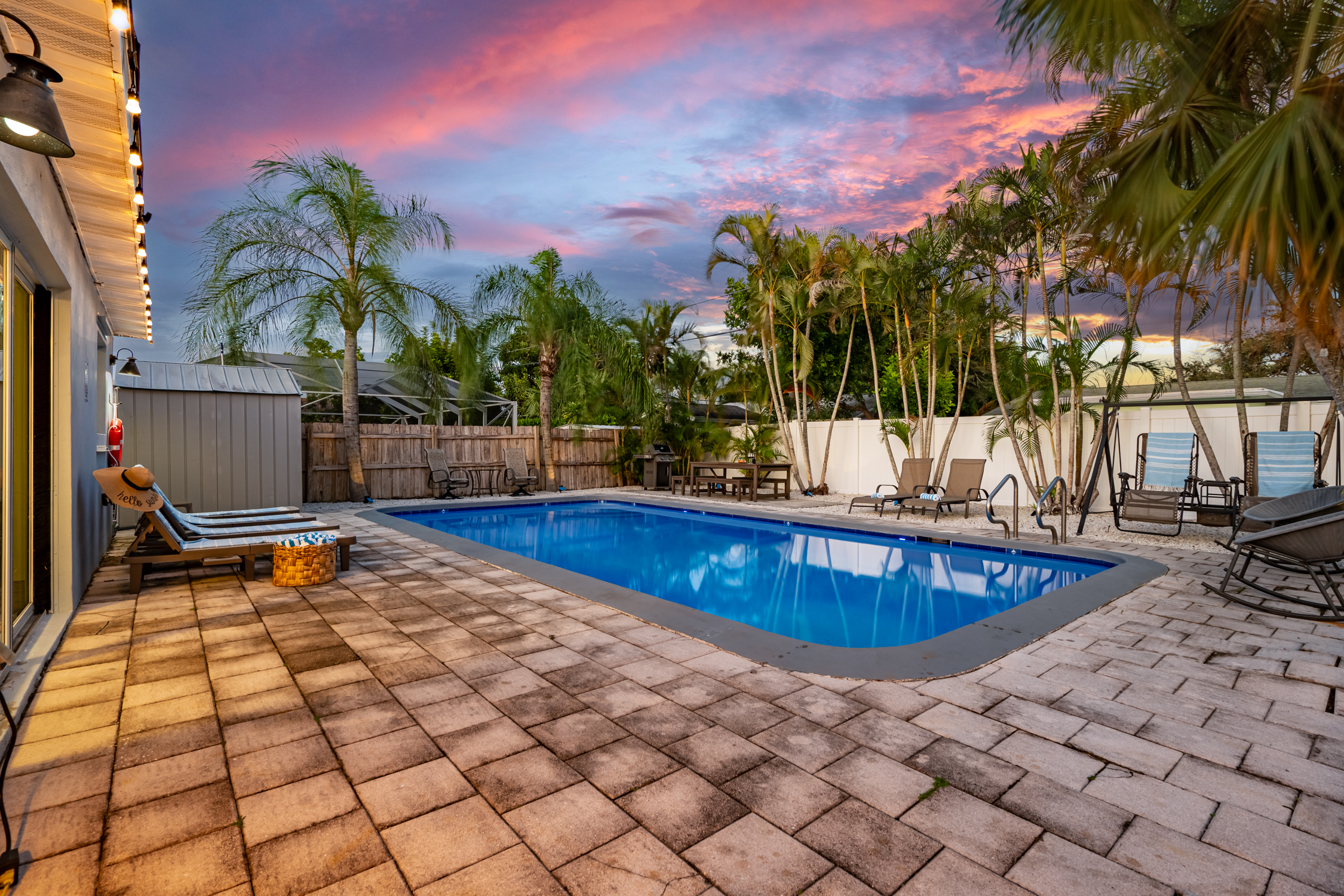 The Blue Bungalow - Fire Pit - Pool - BBQ