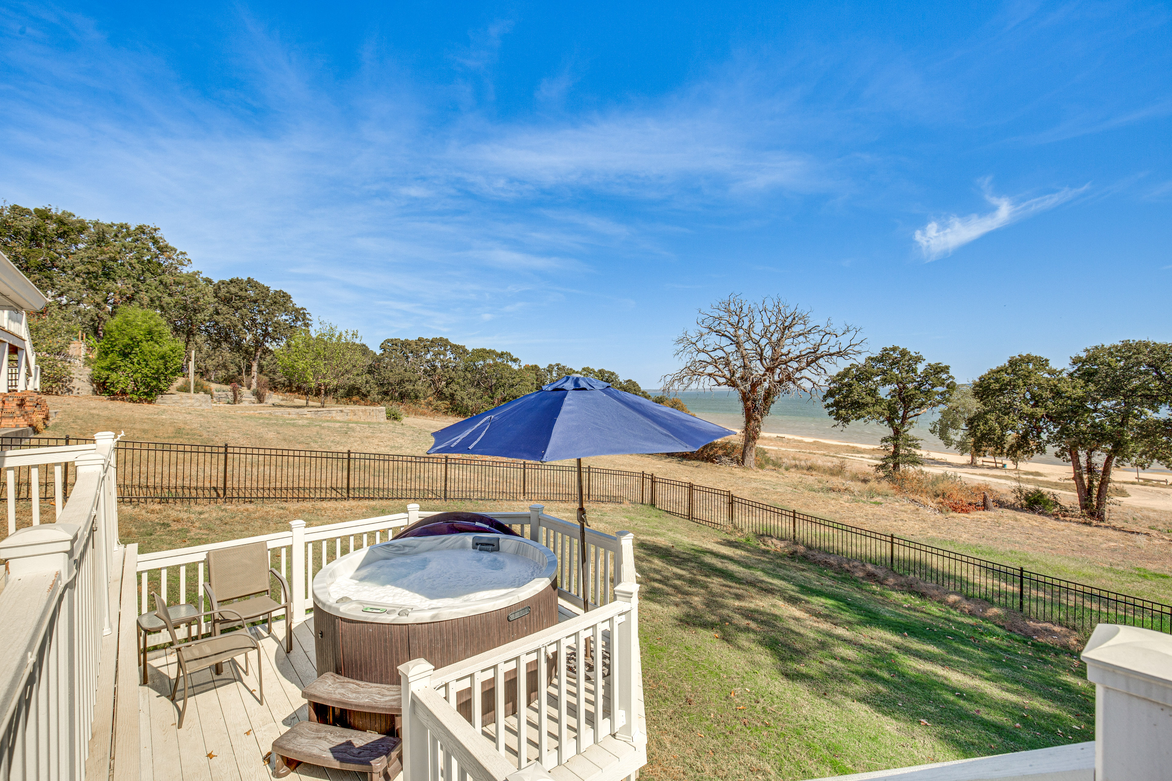 Property Image 1 - 300 Feet to Lake Texoma: Modern Home w/ Deck!