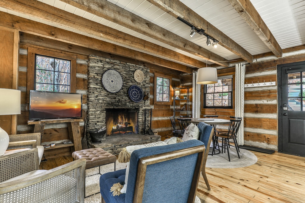 Bluebird Day - Spacious Living Room