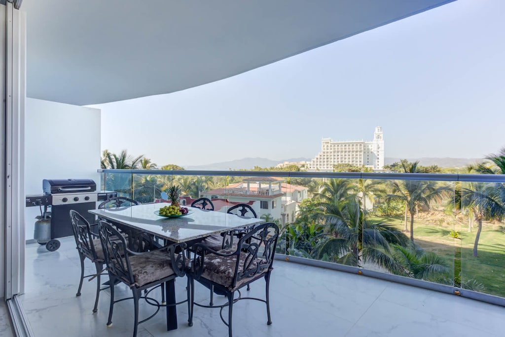 Balcony and bbq with lovely views
