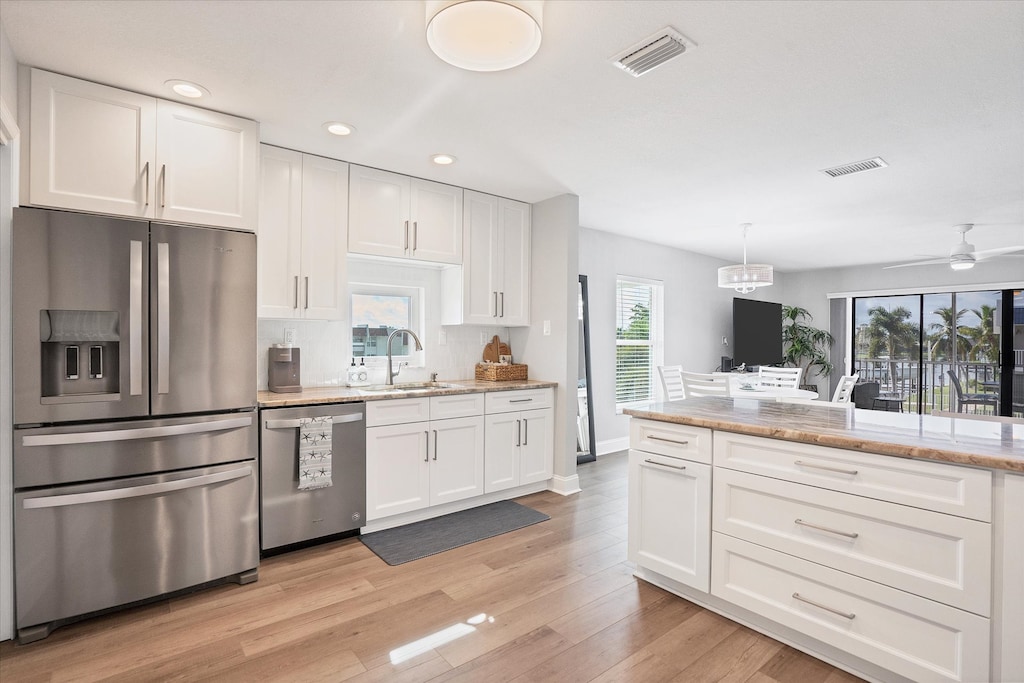 Beautiful, fully-equipped kitchen