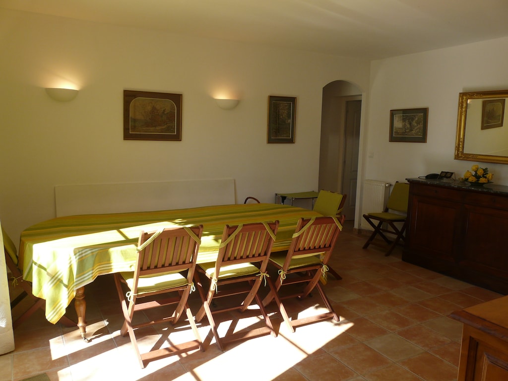 Holiday rental MOURIES Alpilles Provence house to rent with all comforts dining room for 10 people Book online with Plaisirs & Maisons de Provence