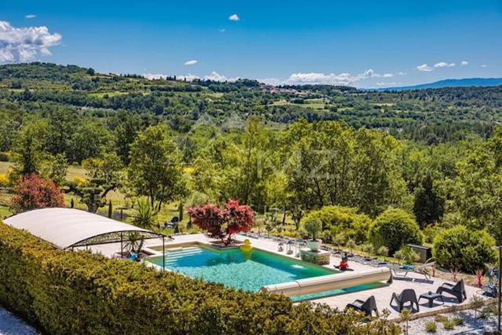 MURS vacation rental, prestigious estate to rent with all comfort, garden for 10 people. Online reservation with Plaisirs & Maisons de Provence
