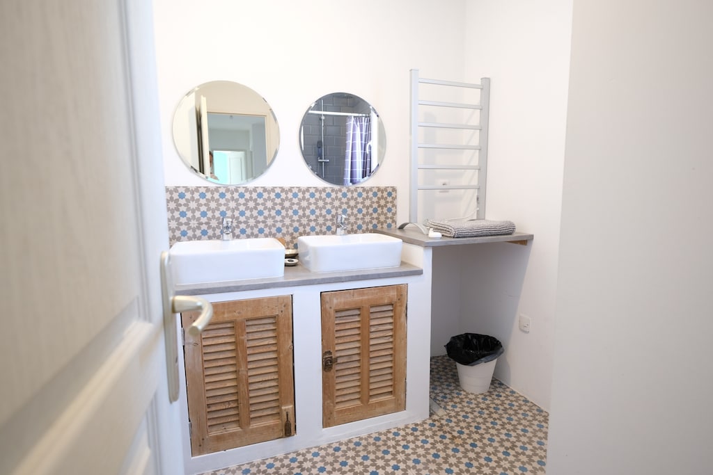 MERINDOL vacation rental, comfortable house to rent 2 bathrooms for 6 people. Online reservation with Plaisirs & Maisons de Provence
