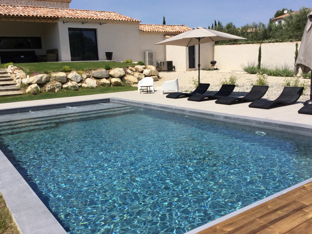 Holiday rentals SAINT-RÉMY-DE-PROVENCE, Alpilles Luxury villa for rent with all comfort, heated pool for 10 people. Online reservation with Plaisirs & Maisons de Provence
