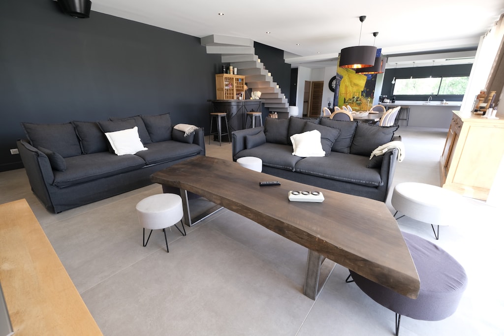 Holiday rentals SAINT-RÉMY-DE-PROVENCE, Alpilles Luxury villa for rent with all comfort, living room for 10 people. Online reservation with Plaisirs & Maisons de Provence
