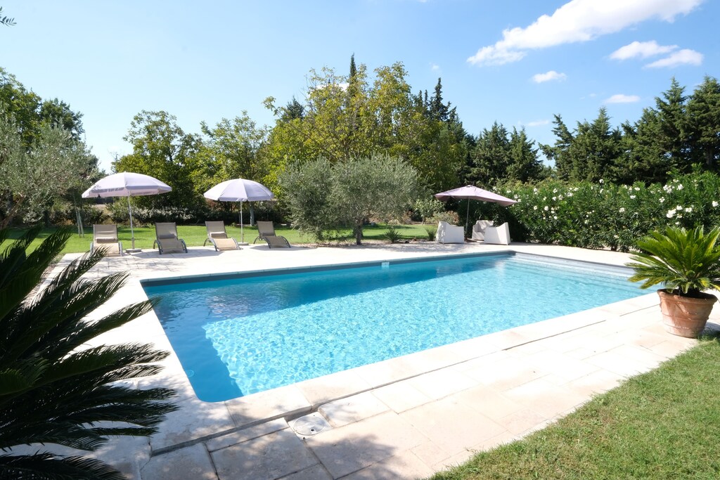 CAUMONT-SUR-DURANCE vacation rental, comfortable house for rent with private pool for 6 people. Online reservation with Plaisirs & Maisons de Provence

