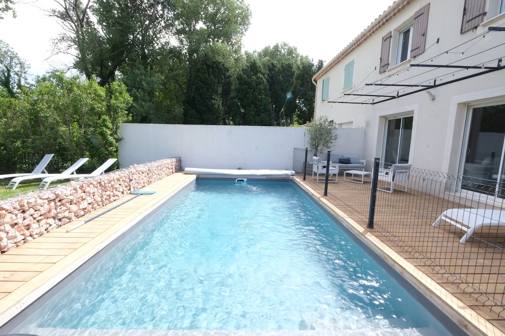 MAUSSANE LES ALPILLES vacation rental, comfortable house for rent with private pool for 8 people. Online reservation with Plaisirs & Maisons de Provence
