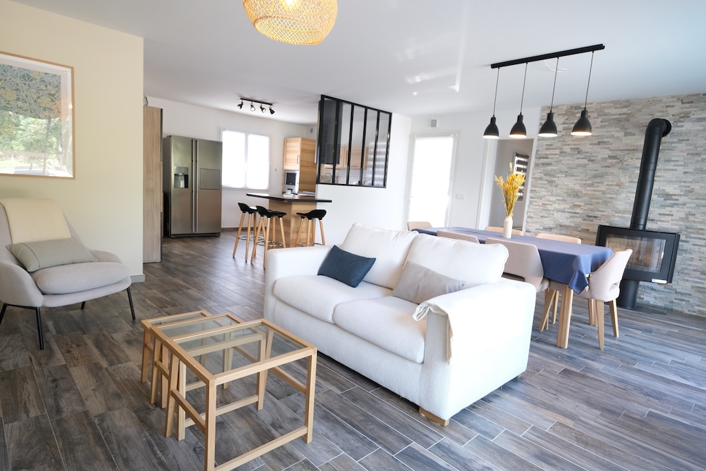 MAUSSANE LES ALPILLES vacation rental, comfortable house for rent with living room for 8 people. Online reservation with Plaisirs & Maisons de Provence
